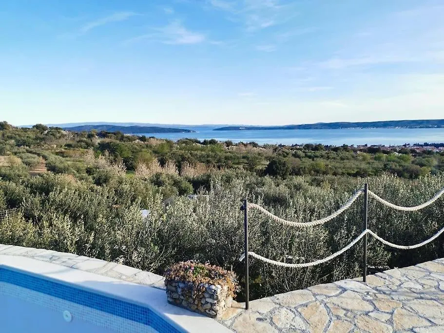 Dom wakacyjny Willa Stone House Angelo - Peace Oasis With Pool Kaštel Lukšić